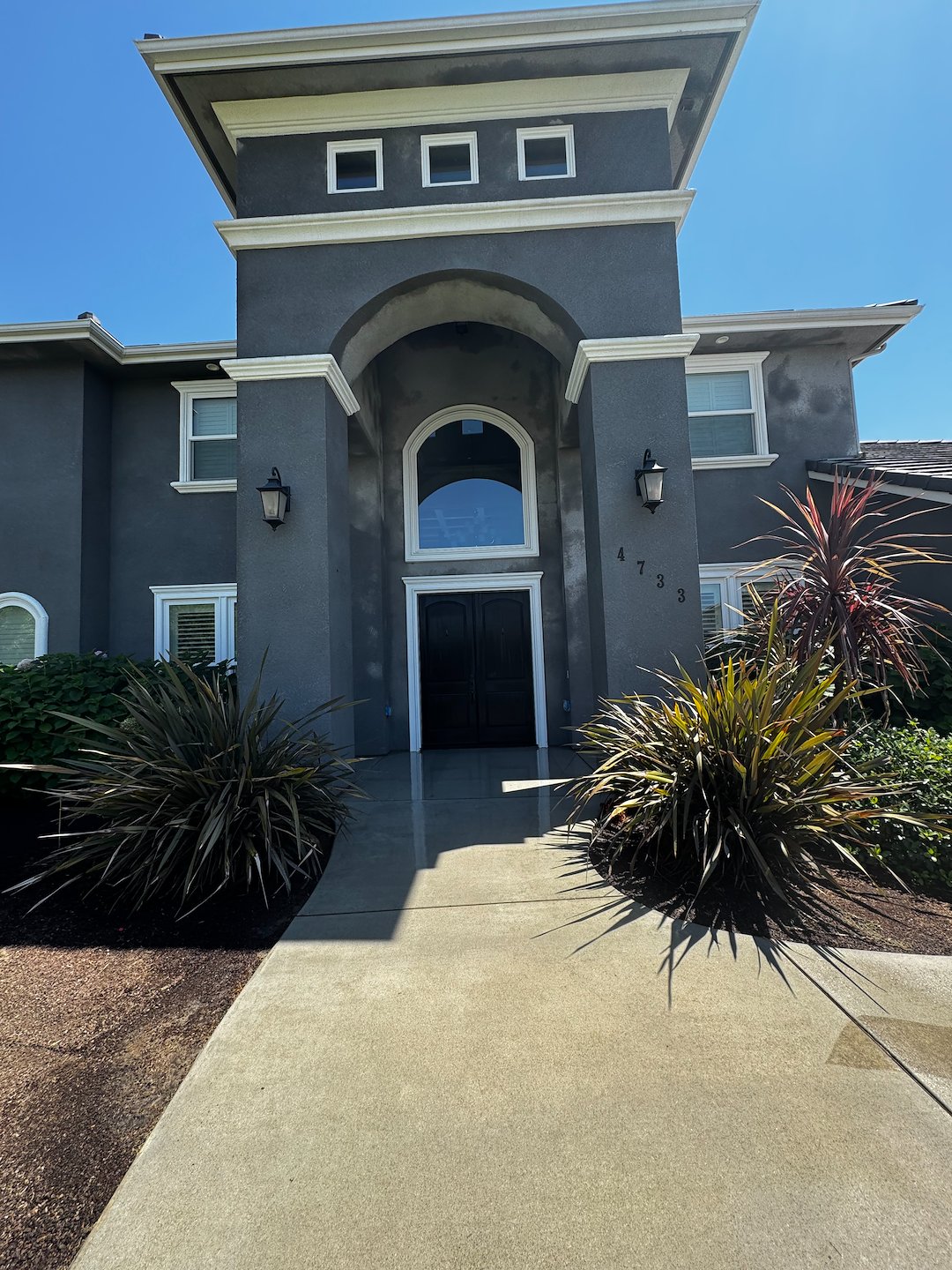 House cleaning concrete cleaning, solar cleaning in Visalia, ca 93291