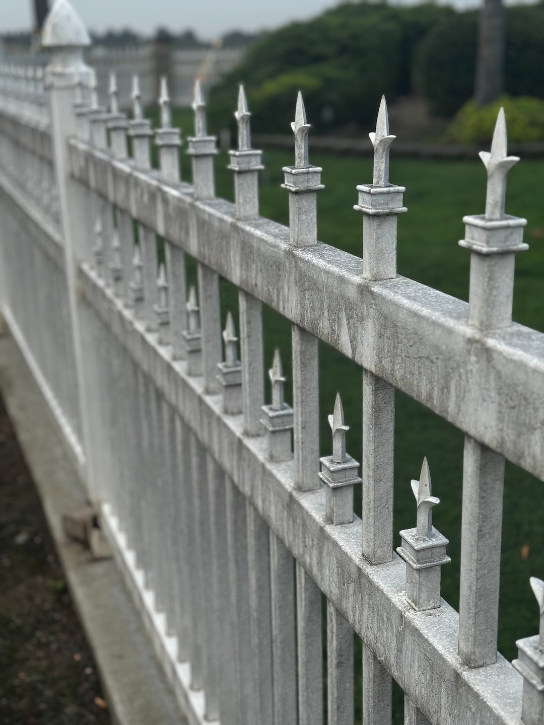 Vinyl fence pressure washing Tulare Ca,